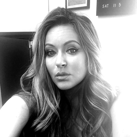 Meet your Posher, Shirley - Picture 3 of 3